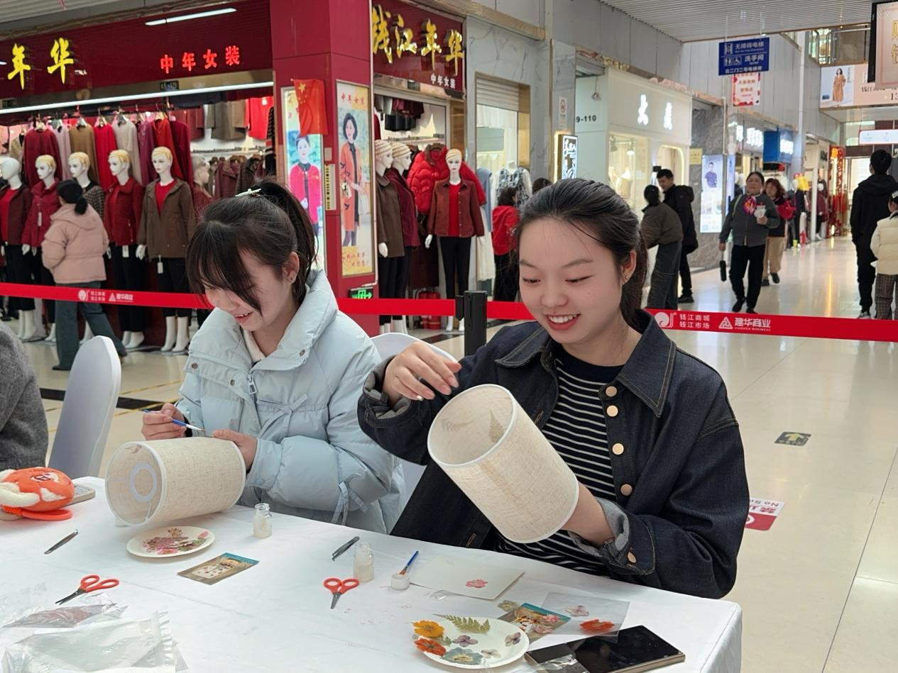 钱江商城三八节活动：花灯弄影 雅韵流光